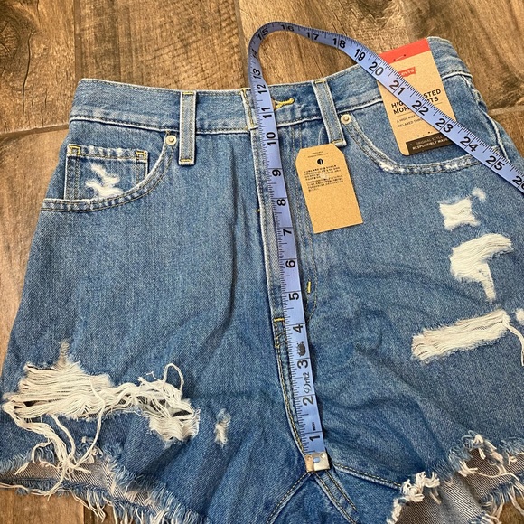 Levi’s High Waisted Mom Jean Shorts - Picture 6 of 13